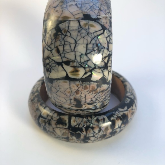 Beautiful Crackle Wooden Bangle - Picture 3 of 5